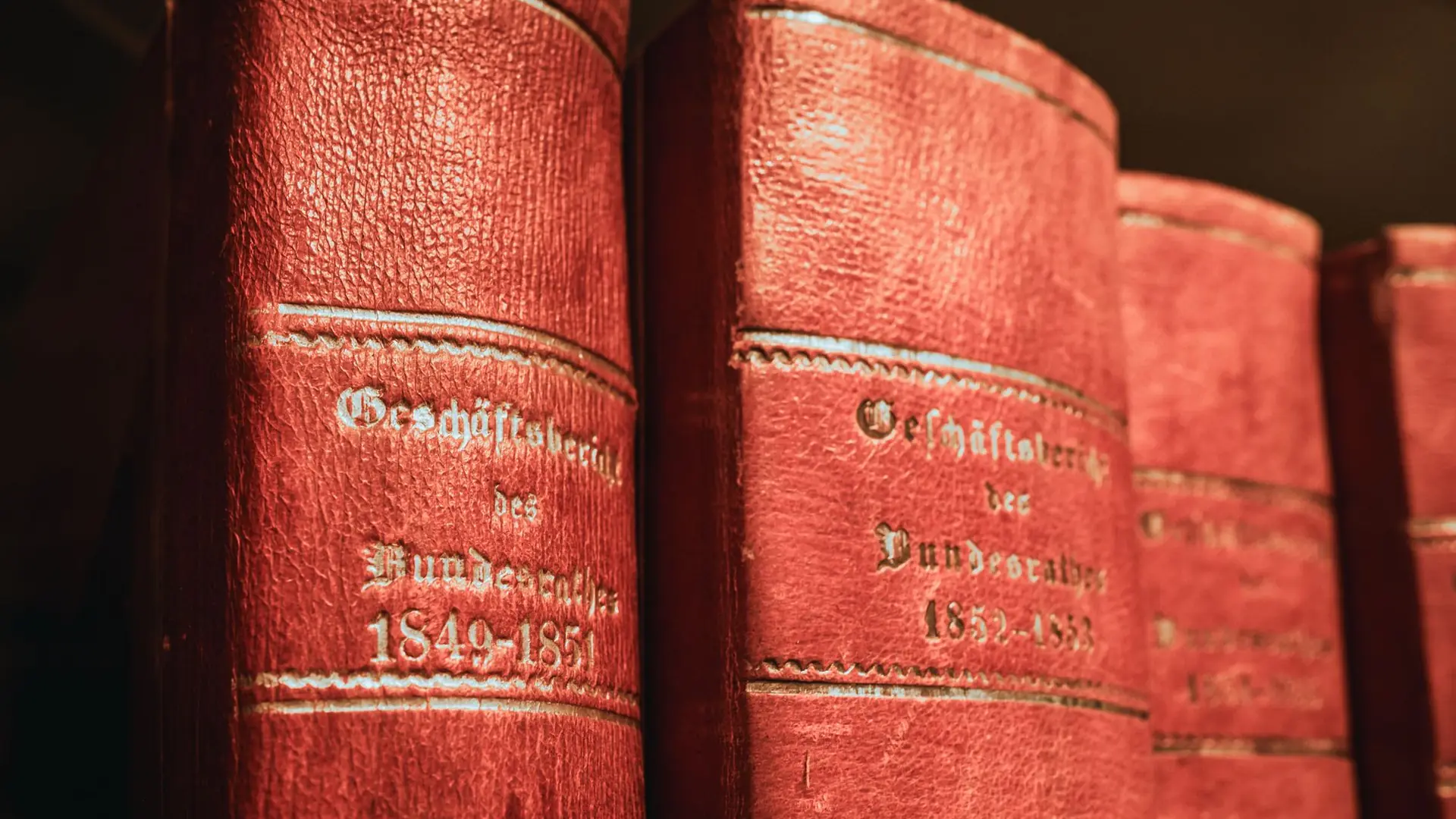 Symbolbild: Gesetzbücher